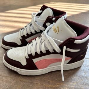 Women’s high top pumas 9.5